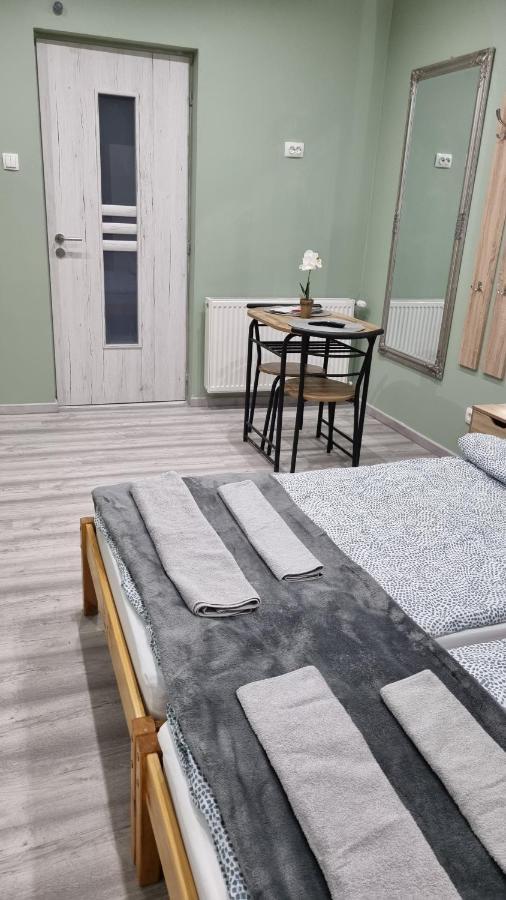 Belvarosi Pihenohaz Bekescsaba Luaran gambar
